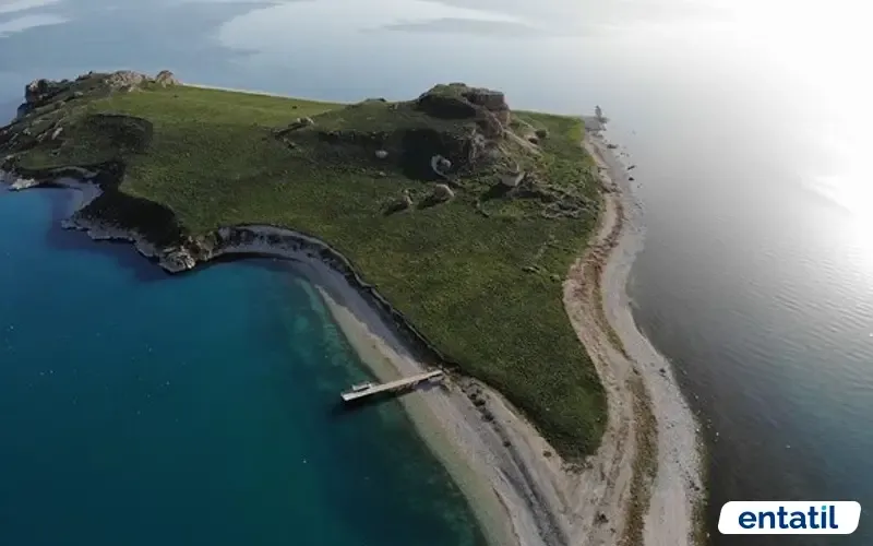 Adır Adası
