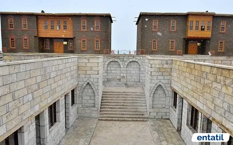 Geleneksel Van Evleri
