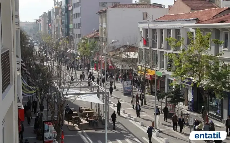 İsmet Paşa Caddesi