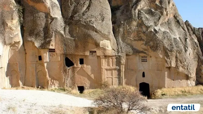Hallaç Manastırı