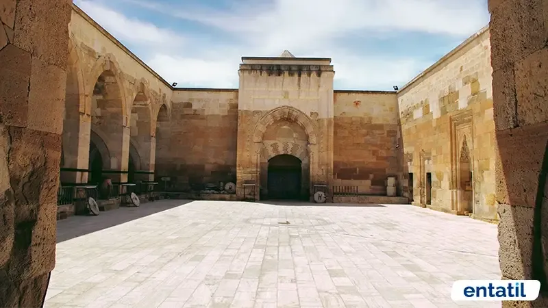 Sarıhan Kervansarayı