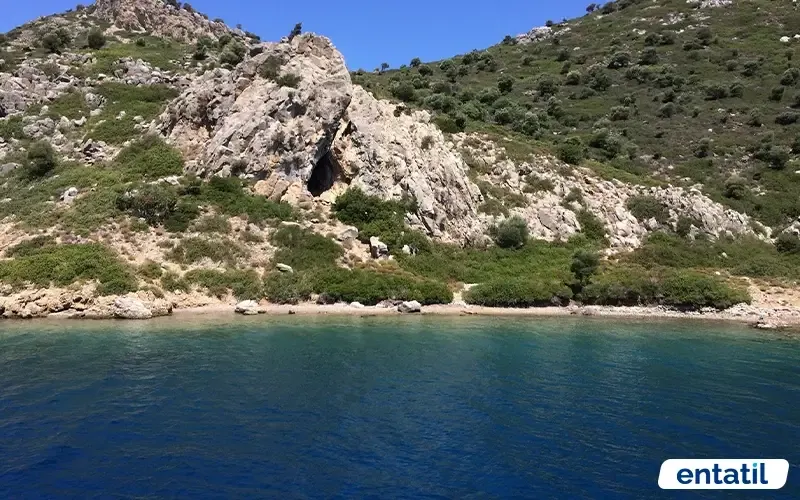 Manastır Koyu