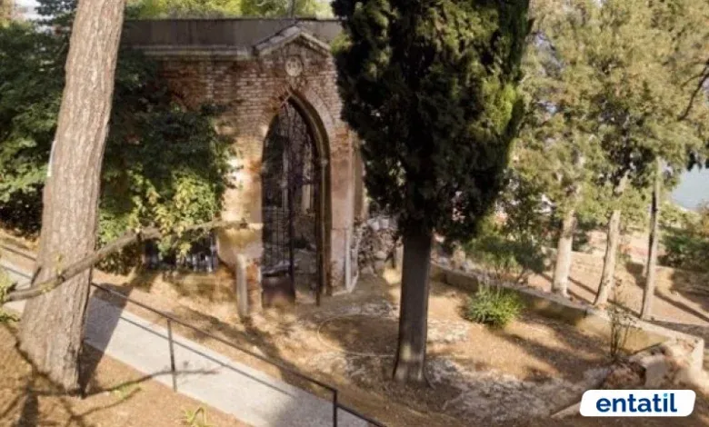 Süslü Mezar (Kangelaris Ailesi Anıt Mezarı)