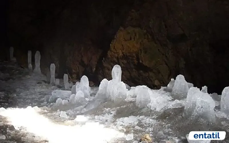 Buz Mağarası