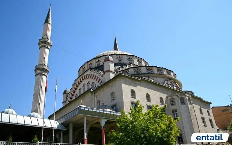 İzzet Paşa Cami