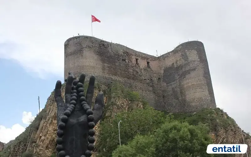 Oltu Kalesi