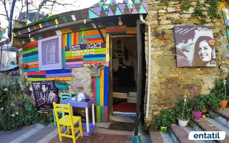 Yıldırım Caddesi Cafeler Bölgesi ve Renkli Kapılar