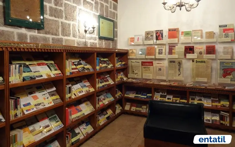 Mehmet Akif Ersoy Edebiyat Müze Kütüphanesi
