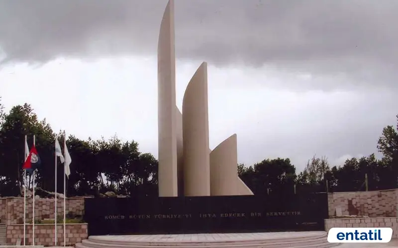 Uzun Mehmet Anıtı